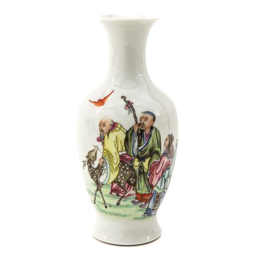 Null Vase de la famille rose
Représentant un groupe de personnages chinois avec &hellip;
