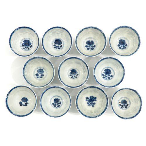 Null A Collection of 11 Cups and Saucers
Floral decor, including Jade mark, Kang&hellip;