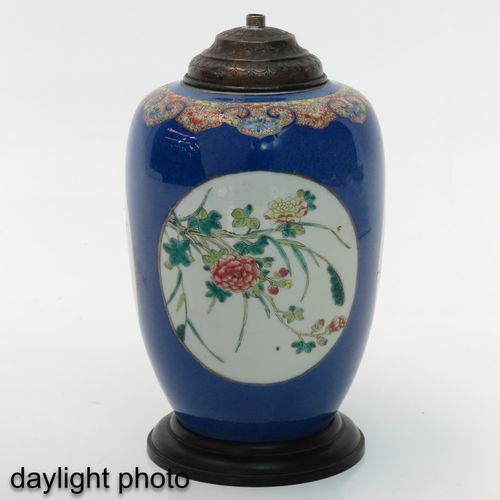 Null Base de lámpara azul
Transformado de jarrón, decorado con flores en esmalte&hellip;
