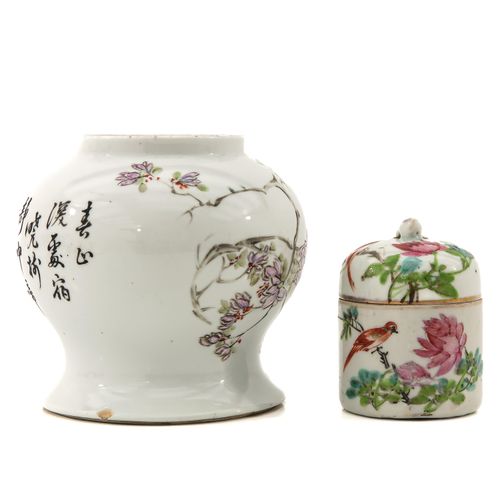 Null 一个带有盖子和花瓶的法米勒玫瑰罐子
装饰有鸟和花，高14厘米，芯片