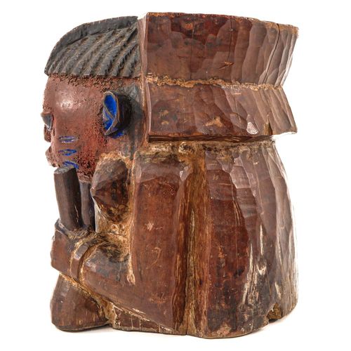 Null 一把尼日利亚的Shango椅
带有多色性的遗迹，高36厘米，包括书：约鲁巴人，西非的雕塑。