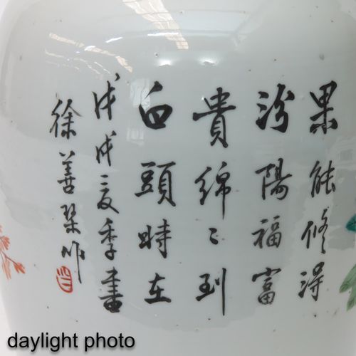 Null Un vaso Qianjiang Cai Famille Rose
Alto 43 cm. Con scheggiatura e attaccatu&hellip;