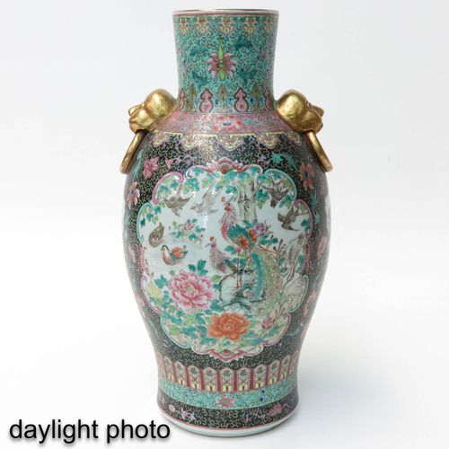 Null Vase de la famille rose
Fond floral décoré de canards et de paons, anses en&hellip;