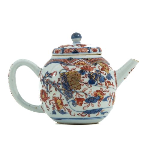 Null An Imari Teapot
Scroll and floral decor, 18th Century, 12 cm. Tall, chip.