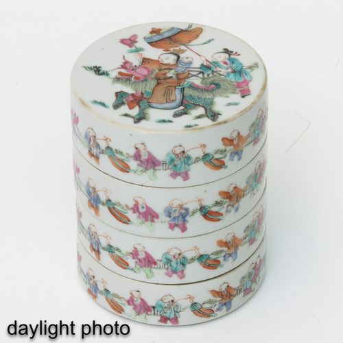 Null A Famille Rose Stacking Box
Decorated with Chinese figures, 9 cm. In diamet&hellip;