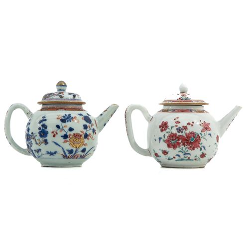 Null Ein Lot von 2 Teekannen
Mit Imari- und Famille Rose-Dekor, 18. Jahrhundert,&hellip;