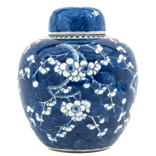 Null Vaso per zenzero blu e bianco
Fondo blu scuro decorato con fiori bianchi, a&hellip;