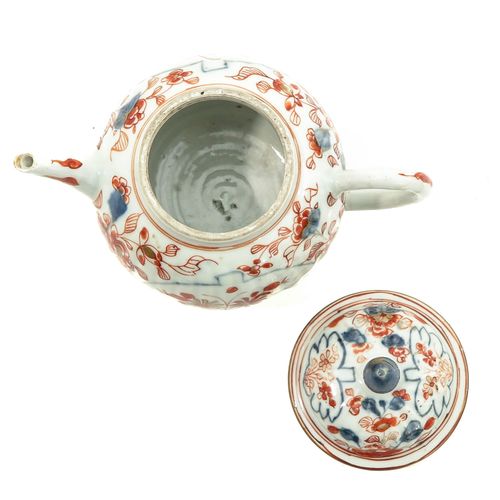 Null Théière Imari
Décor floral, 18e siècle, 13 cm. De haut, restauration sur l'&hellip;