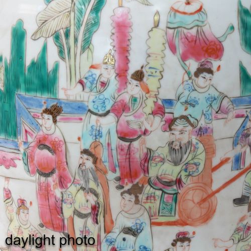Null Vaso Famille Rose
raffigurante un gruppo di figure cinesi, alto 56 cm, poss&hellip;