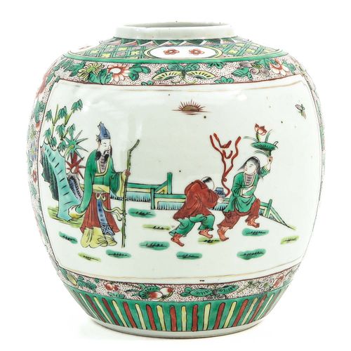 Null Ein Famille Verte-Ingwer-Glas
Floraler Grund mit chinesischen Figuren verzi&hellip;