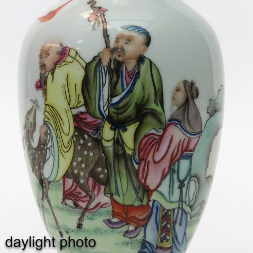 Null Famille-Rose-Vase
Chinesische Figurengruppe mit Hirsch, Qianlong-Marke, 25 &hellip;