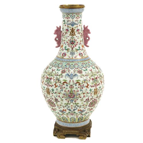 Null Famille-Rose-Vase
Dekoriert mit Blumen, Fledermäusen und chinesischen Symbo&hellip;