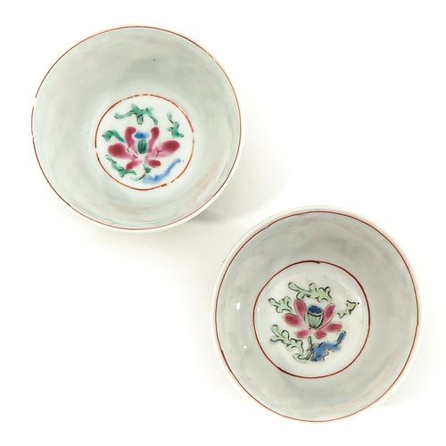 Null 一批2件法米勒玫瑰杯和碟子
花卉装饰，碟子直径为11厘米，有缺口和毛边。