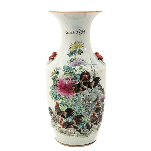 Null Famille-Rose-Vase
Darstellung von Hähnen und Blumen mit chinesischem Text, &hellip;