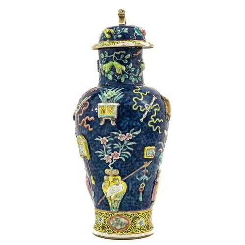 Null Jarrón familiar con tapa
Fondo azul oscuro decorado con antigüedades chinas&hellip;