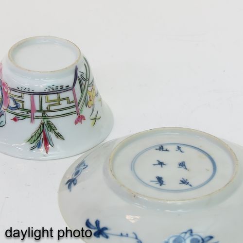 Null A Lot of 2 Cups and Saucers
Including 2 Famille Rose cups and 2 blue and wh&hellip;