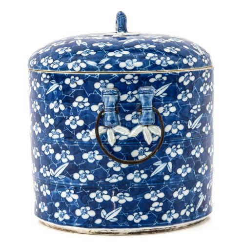Null Jarre avec couvercle
Fond bleu foncé décoré de fleurs blanches, anses en ba&hellip;