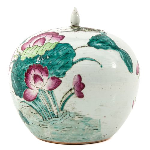Null Un vaso da zenzero Famille Rose
Decorato con gigli e fiori, alto 22 cm.