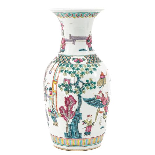 Null 一件法米勒玫瑰花瓶
饰有中国人物游行和骑马，高43厘米，有毛边。