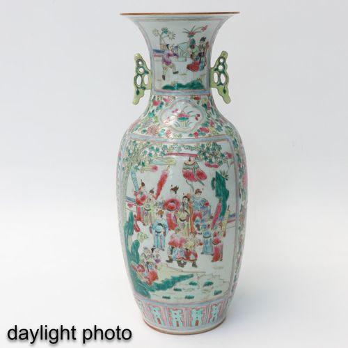 Null Vase in Famille Rose
Chinesische Figurengruppe, 56 cm. Hoch, mögliche Resta&hellip;