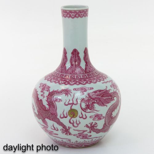 Null Vase bouteille en décor rose
Décoré de dragons et de nuages, marque Jiaqing&hellip;