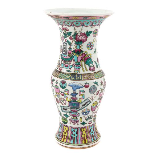 Null Famille-Rose-Vase
Dekoriert mit chinesischen Antiquitäten, 38 cm. Hoch.