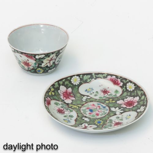 Null A Lot of 2 Famille Rose Cups and Saucers
Floral decor, saucers are 11 cm. I&hellip;