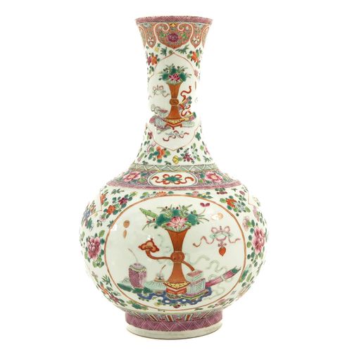 Null A Famille Rose Vase
Floral ground decorated with Chinese antiquities, 40 cm&hellip;