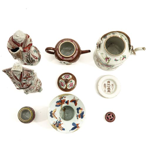 Null Une collection variée de porcelaine 
8 pièces, dont un crachoir Imari, les &hellip;