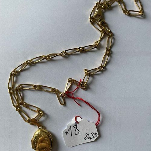 Null 1条黄金链，交替的路牙链支撑着一个开口的照片架 - 净重26.4克 - 毛重26.98克