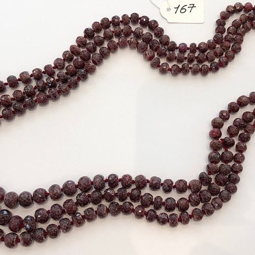 Null Collier de 3 rangs de perles de rubis facettées en chute, pour ~ 900cts - F&hellip;
