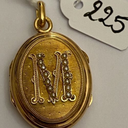 Null 玫瑰金照片架吊坠，开口，"M "镶嵌有1/2颗精致的珍珠，6.4克