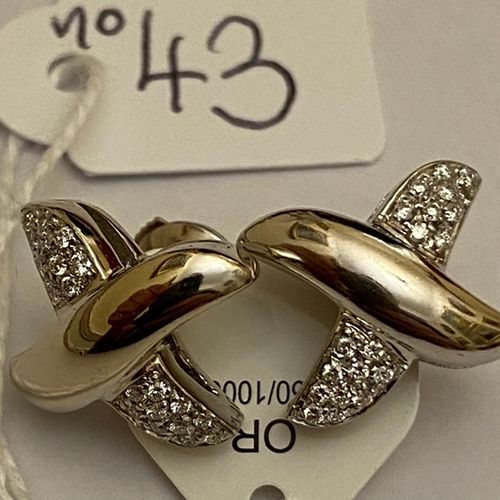 Null Par de pendientes "Croisillons" en oro blanco, engastados con 40 hermosos d&hellip;