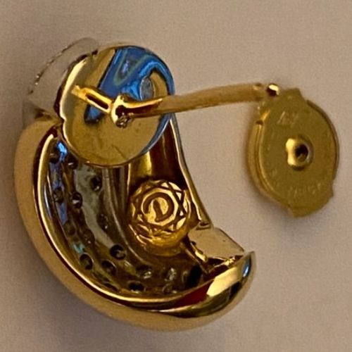 Null 一对金质1/2环形耳环，签名为 - DAMIANI - 镶嵌58颗明亮式切割钻石，约1.10ct - H / V.S - Alpa扣。6,3g