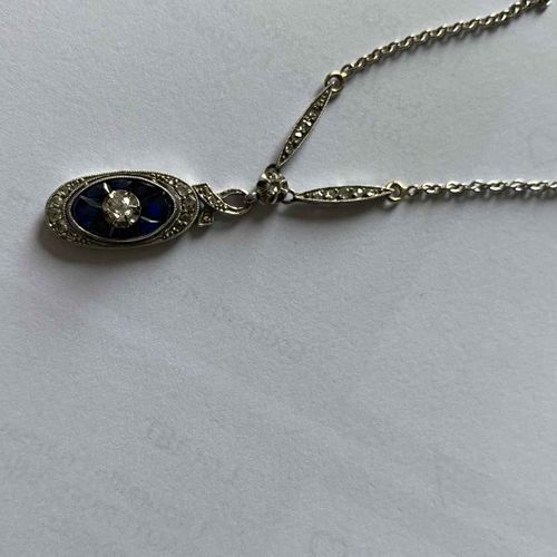 Null 镶嵌小钻石的白金链和白金吊坠 - 8颗校准的蓝宝石和中央单颗钻石0.20克拉 - 6.68克