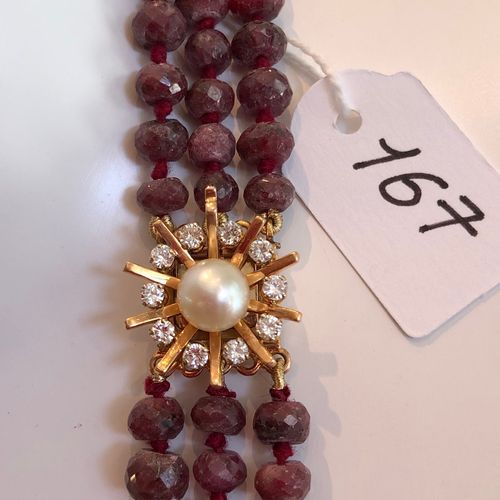 Null Necklace of 3 rows of faceted ruby pearls in fall, for ~ 900cts - Yellow go&hellip;