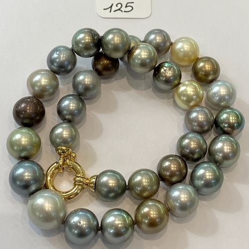 Null Collier de 32 Perles de Tahiti du Sud 11,5mm à 14,7mm - fermoir " Bouée " e&hellip;