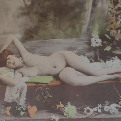 Null Deux nus debout, un nu allongé féminin, circa 1890. Trois impressions monté&hellip;