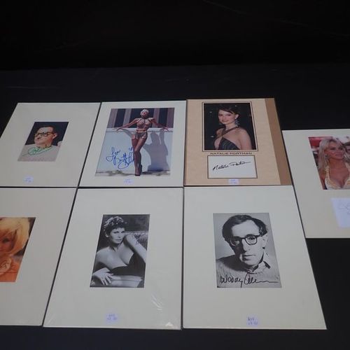 Null Sept photographies de personnalités avec autographes originaux, présentées &hellip;