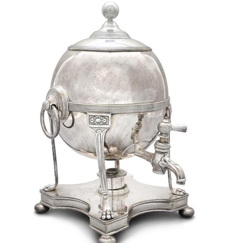 Null 19世纪英国皇家风格的电镀茶杯，带花纹结盖，球状杯身，双环侧把手，分配器水龙头和燃烧器，高38厘米。