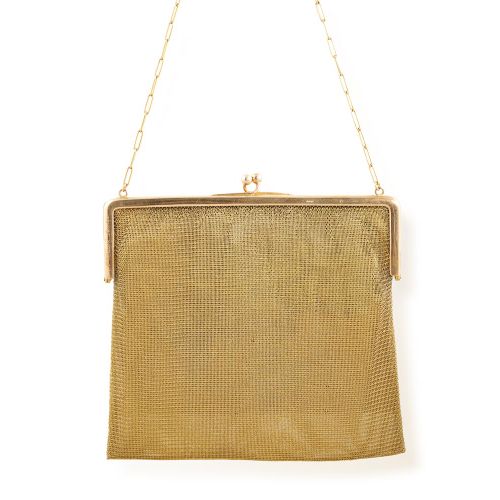 Null AN EARLY 20TH CENTURY GOLD EVENING BAG, the woven mesh-link purse, opening &hellip;