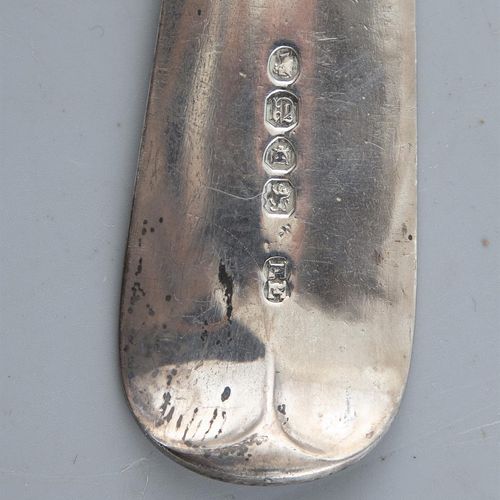 Null Pärchen Servierlöffel aus Silber mit Geigenmuster, Glasgow, um 1841, Marke &hellip;