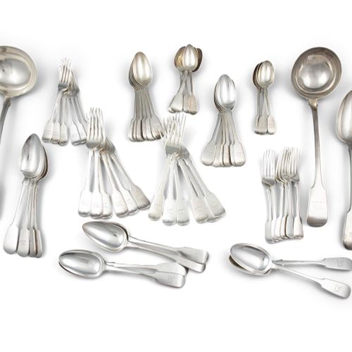 Null A MATCHED SET OF FIDDLE PATTERN SILVER FLATWARE, London, of various dates a&hellip;