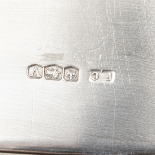 Null 英国银托盘，谢菲尔德，约1963年，制造商标记为Frank Cobb and Co Ltd，方形，有圆角，有四个铸造的滚动脚，（约32金衡盎司）。