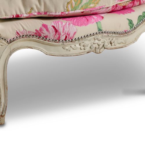 Null A VICTORIAN LADIES SETTEE, the cream painted frame carved with floral and f&hellip;