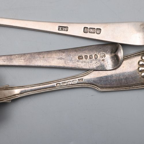 Null GEORGE IV SILBER FIDDLE, THREAD AND SHELL PATTERN FISH SLICE, London um 182&hellip;