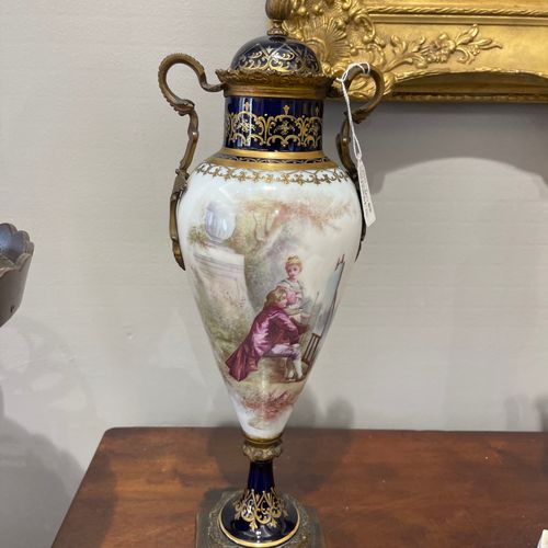 Null A PAIR OF SEVRES STYLE PORCELAIN URNS each depicting scenes of lovers in a &hellip;