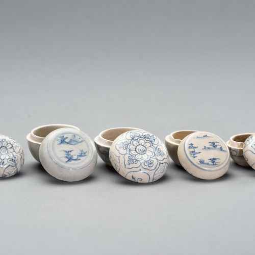 FIVE BLUE AND WHITE PORCELAIN ´SHIPWRECK´ MEDICINE BOXES FIVE BLUE AND WHITE POR&hellip;