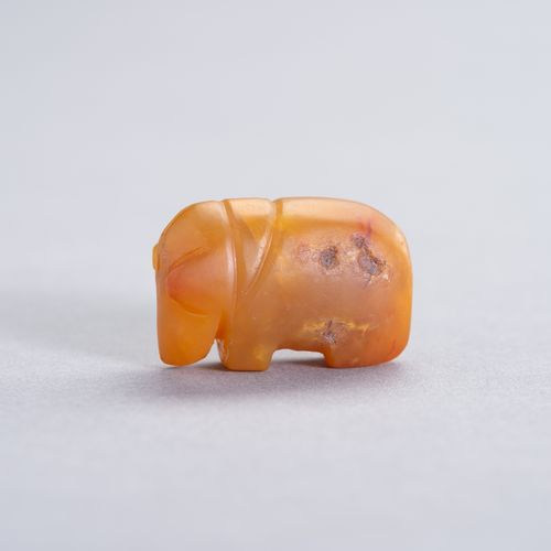 A SMALL PYU HONEY-AGATE ‘ELEPHANT’ TALISMAN 一件小型的Pyu HONEY-AGATE "ELEPHANT" TALI&hellip;