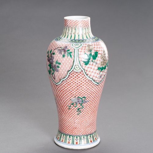 AN EXTREMELY FINE WUCAI ENAMELED PORCELAIN VASE, 17TH CENTURY AN EXTREMELY FINE &hellip;
